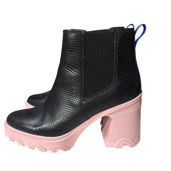 Sorel Womens Kinetic Conquest Heeled Boots Size 10 Black & Pink Snake-Embossed L - Picture 1 of 7